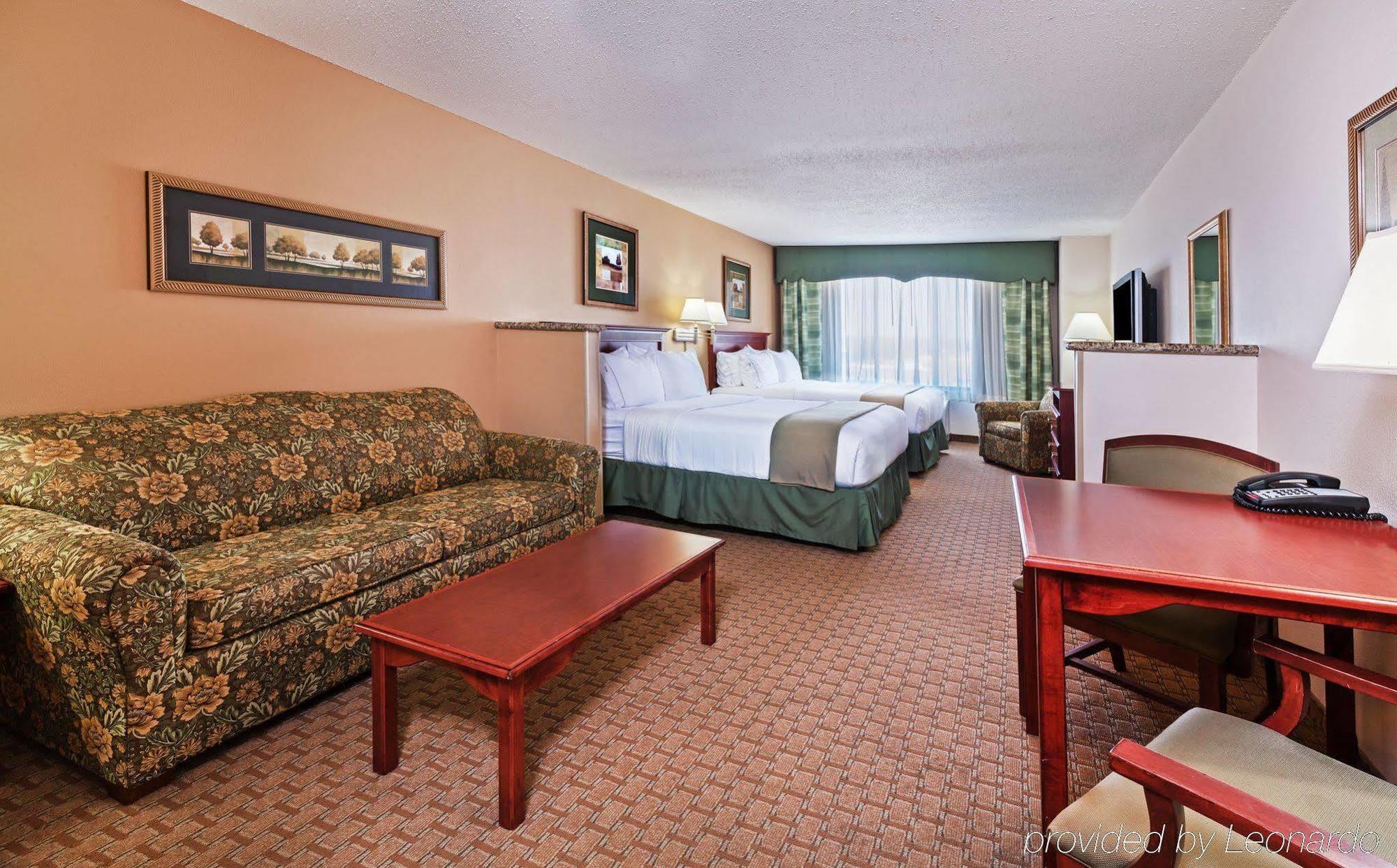 Holiday Inn Express & Suites Selma By Ihg Buitenkant foto
